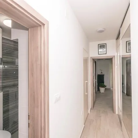 Tina Apartman Pag Town