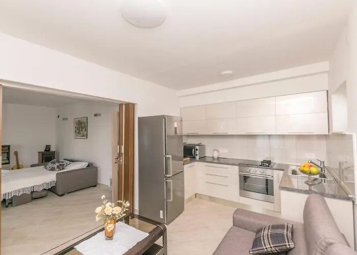 Tina Apartament Pag Town